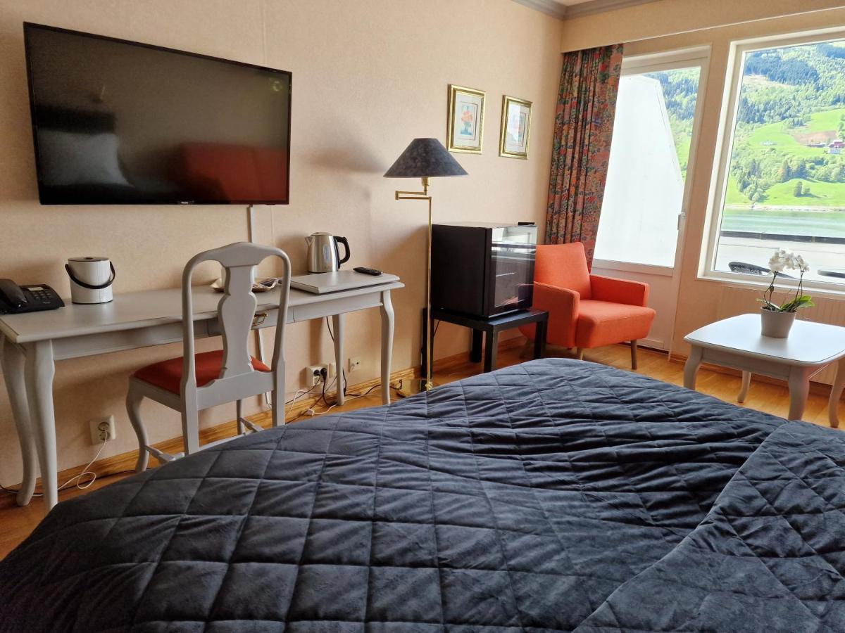 Olden Fjordhotel Zewnętrze zdjęcie