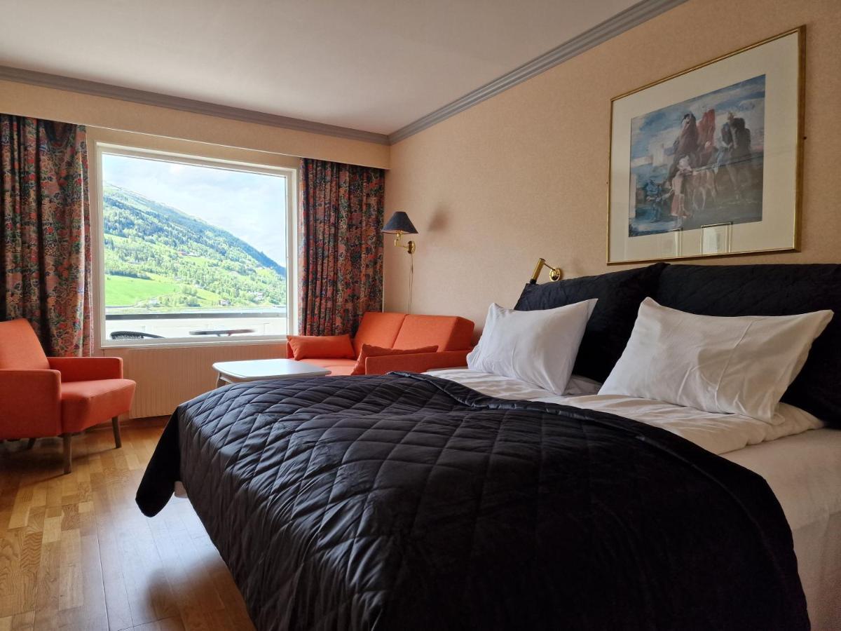Olden Fjordhotel Zewnętrze zdjęcie