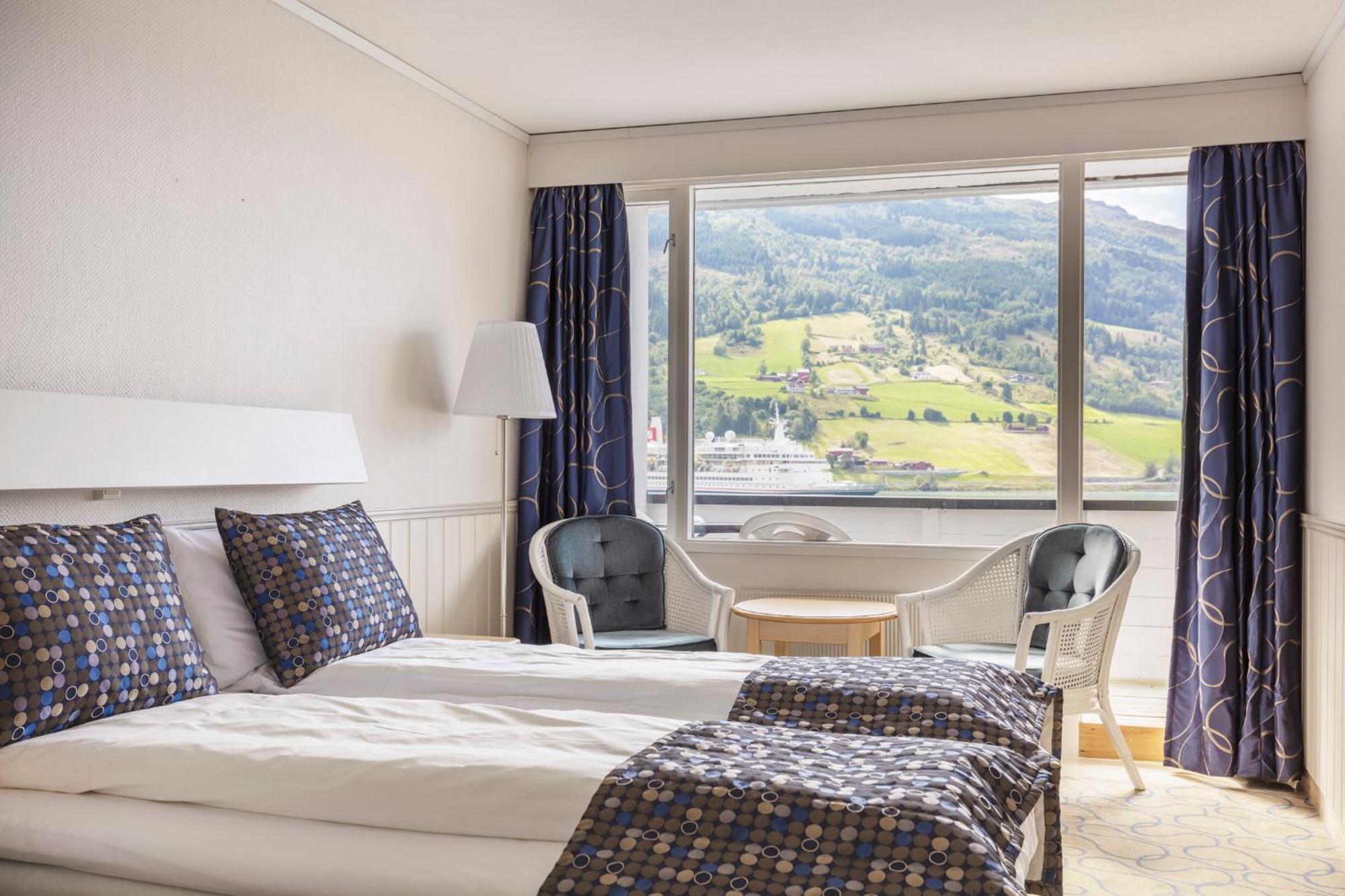 Olden Fjordhotel Zewnętrze zdjęcie
