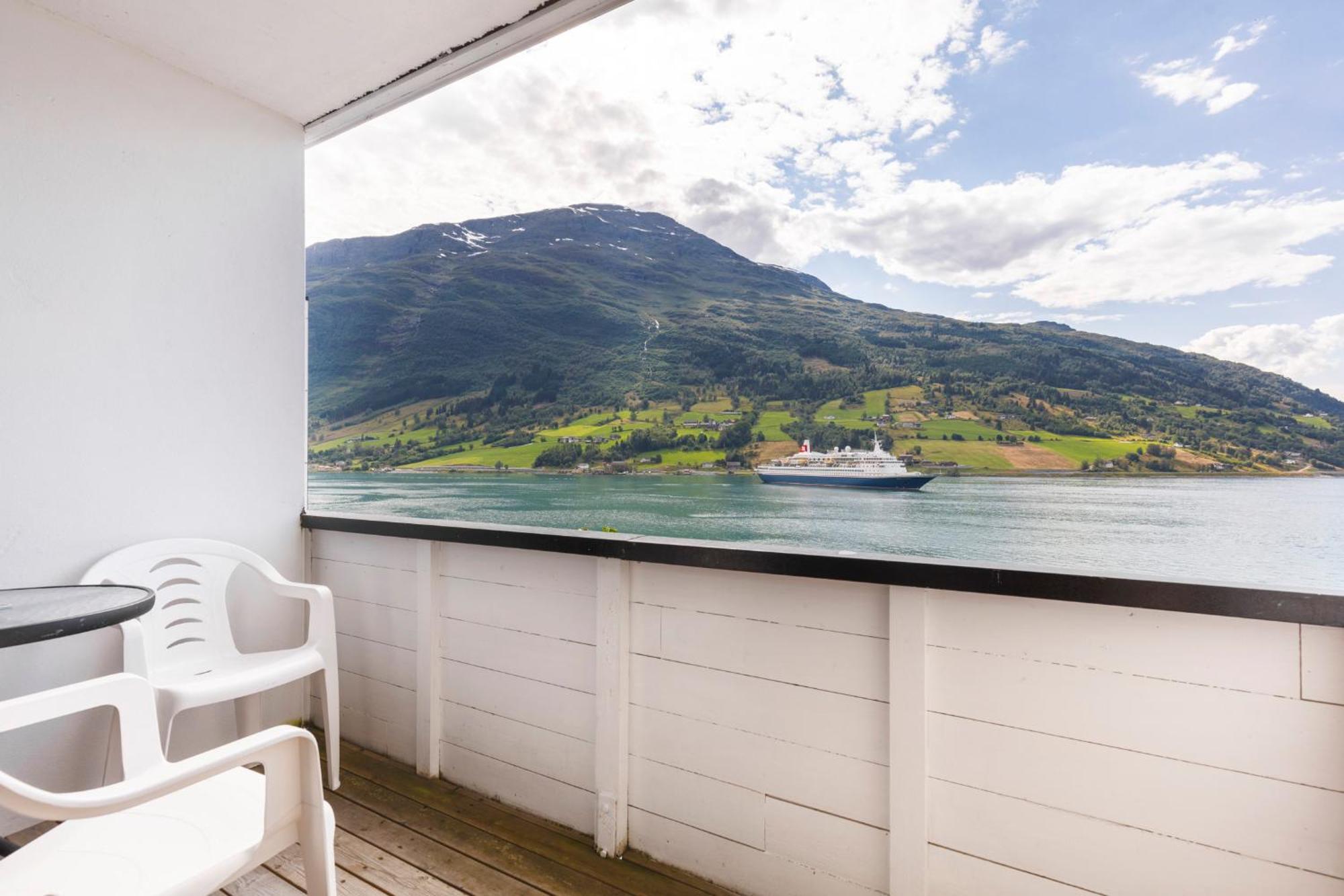 Olden Fjordhotel Zewnętrze zdjęcie