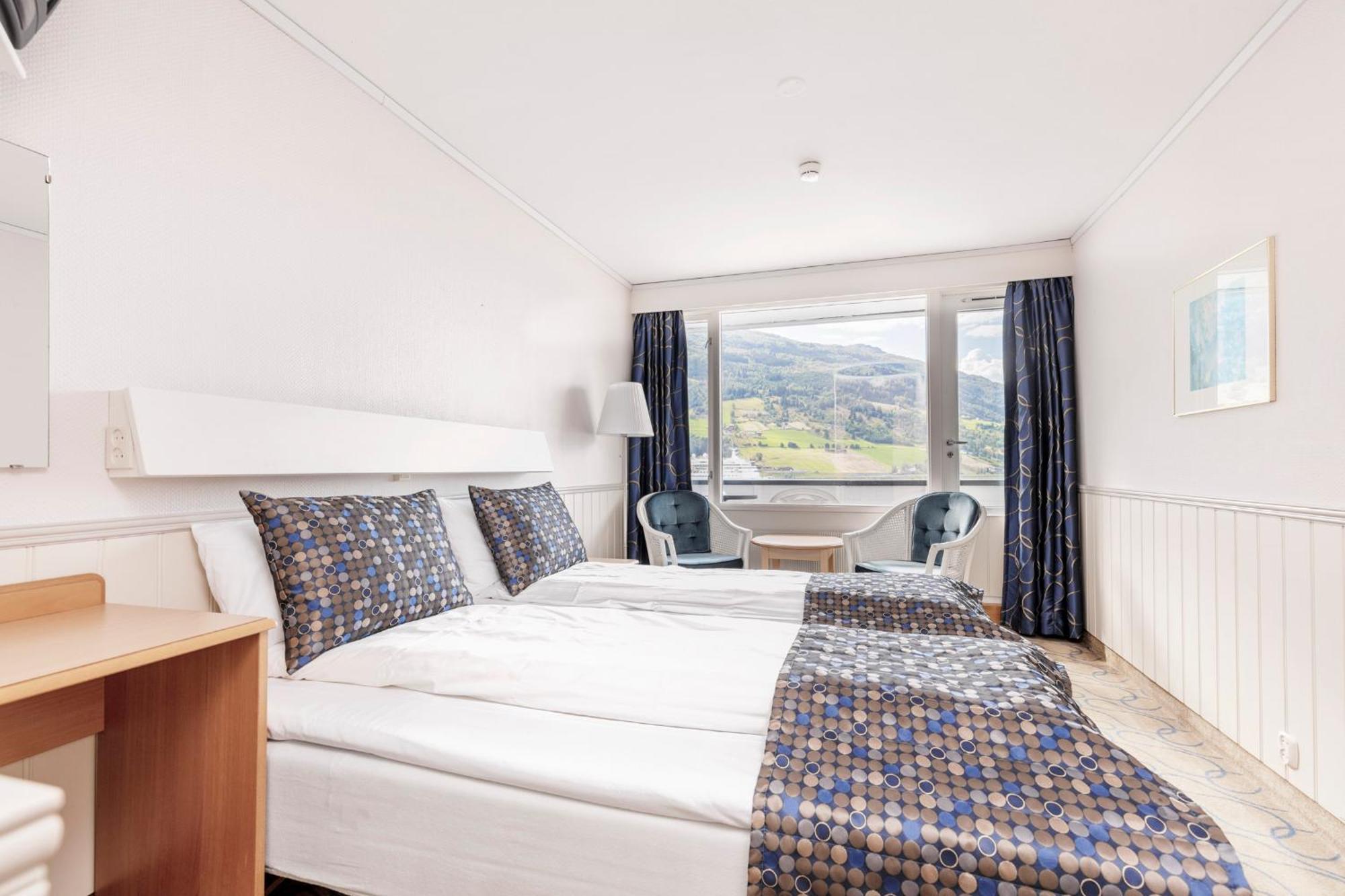 Olden Fjordhotel Zewnętrze zdjęcie