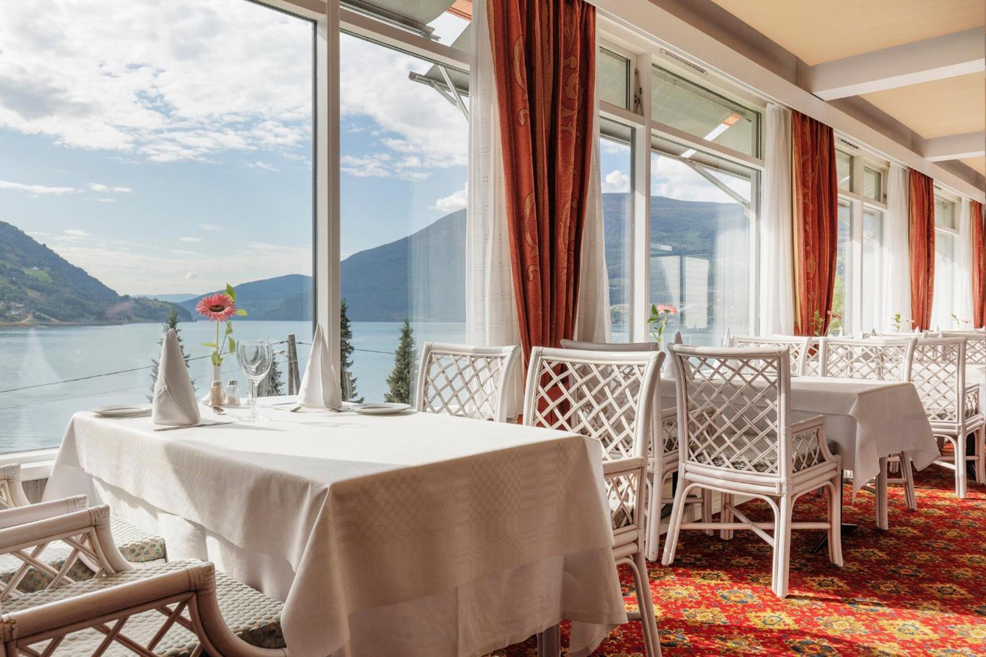 Olden Fjordhotel Zewnętrze zdjęcie