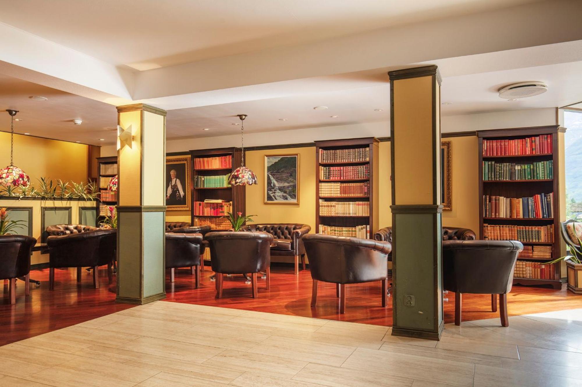 Olden Fjordhotel Zewnętrze zdjęcie